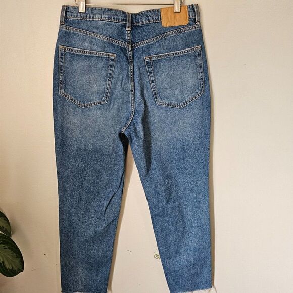 EUC H&M DIVIDED DISTRESSED JEANS HI RISE TAPERED SIZE 12 - Picture 2 of 14